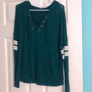 Sweatshirt/ long sleeved shirt